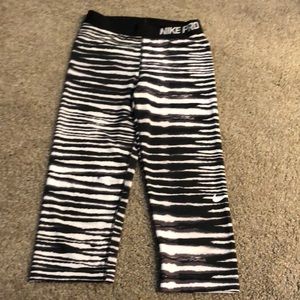NIKE black and white stripped crop pants